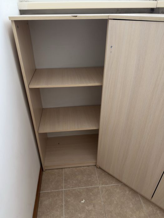 Угловая тумба с полками