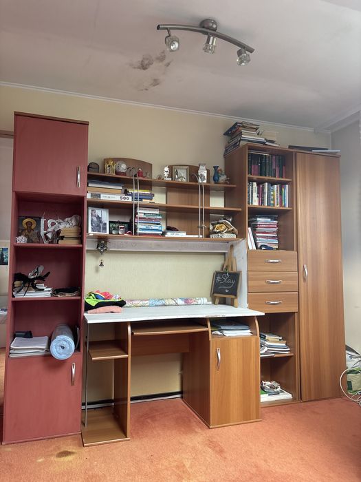Dulap cu birou incorporat