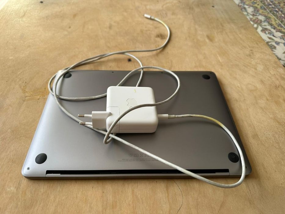 Макбук в идеальном состоянии