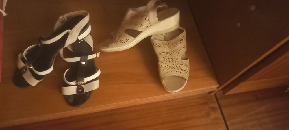 Шампунь Avon новый, шланг и лейка для душа б/у.