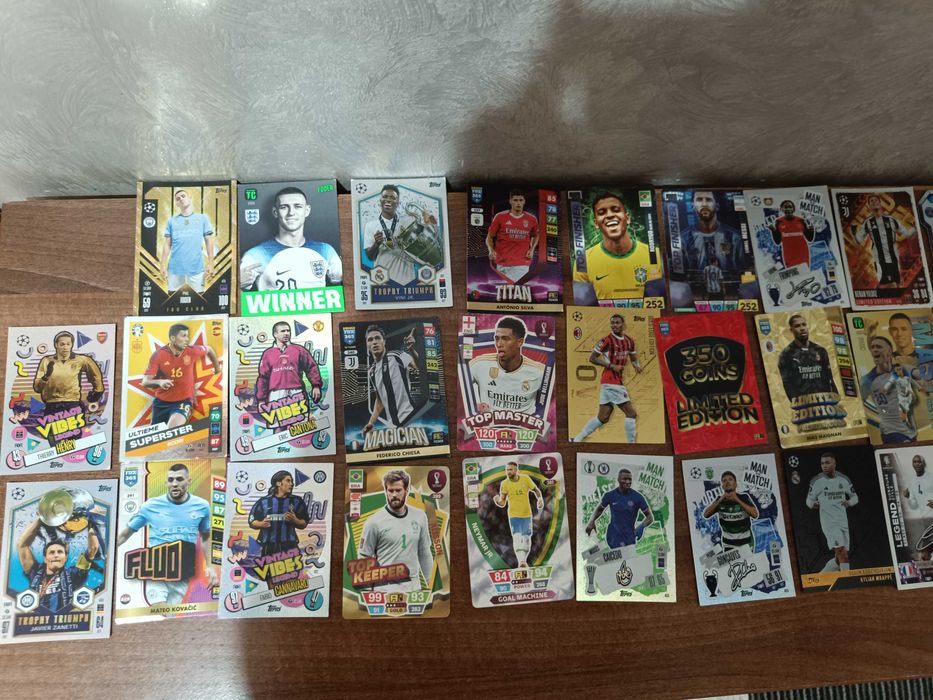 Vând cartonase de fotbal ediție limitată