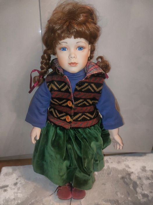 Papusa portelan si accedorii