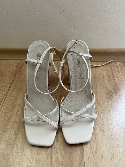 Високи сандали Tendenz