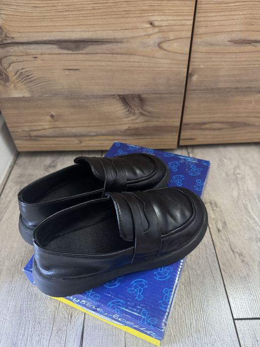 Продам туфли,мокасины для школы 32 размер