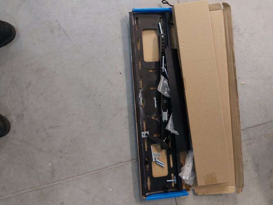 Продавам нова стойка за телевизор