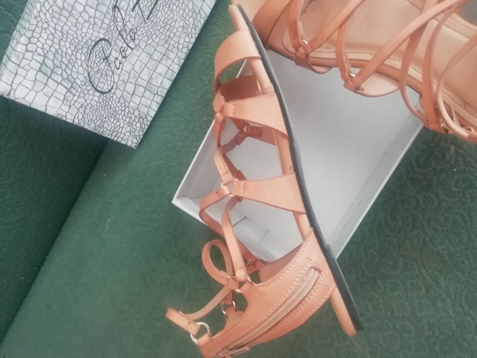 Летни дамски сандали.