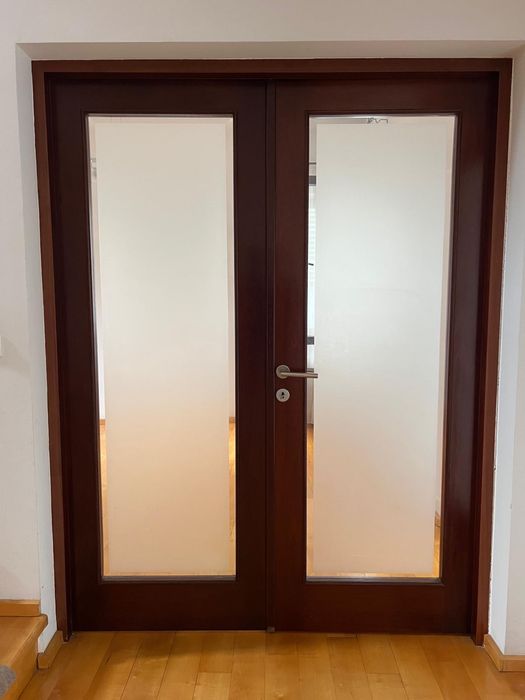 Usi de interior din lemn