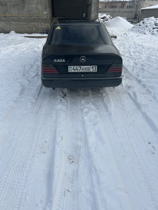 Мерс 124 об 2.3.   Чорный цвет