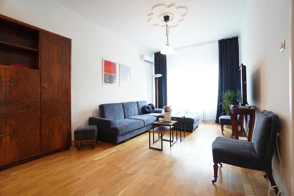 Дава се под наем Тристаен апартамент в София, Иван Вазов - 100 кв.м за 890 € - Снимка #1