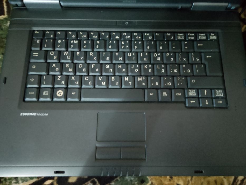 Продам ноутбук не исправен  бу