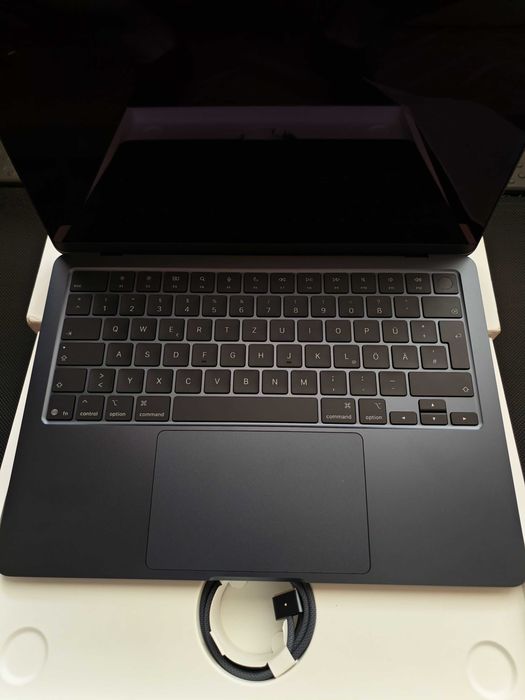 НОВ! Apple MacBook Air 13" M4 16 RAM 256SSD Гаранция!