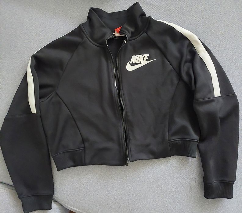 Дамско горнище Nike TechFleece  N98 Jacket , M Размер

Като ново 

цен