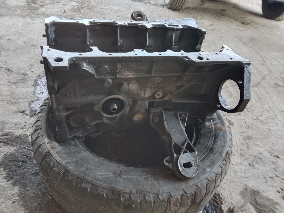 Блок от Ауди 100 сз 2.2