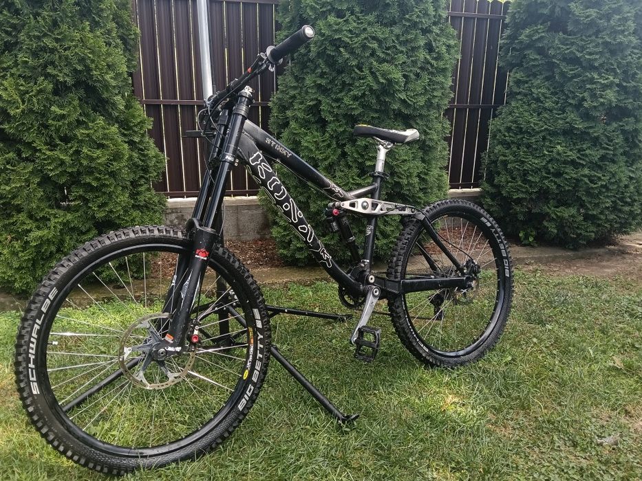 Bicicletă full suspension Kona Stinky - DH / Freeride