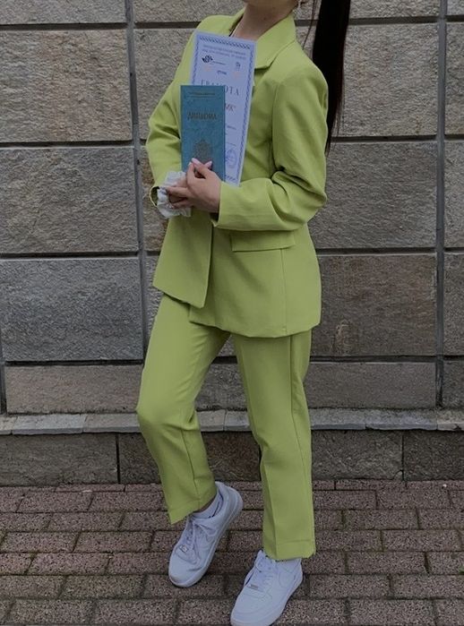 Дамски костюм - блейзър и панталон