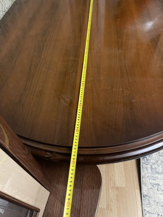 Продам стол деревянный лакированный