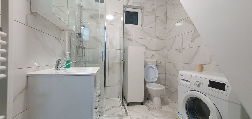 Inchiriez apartament cu doua camere, zona centrala