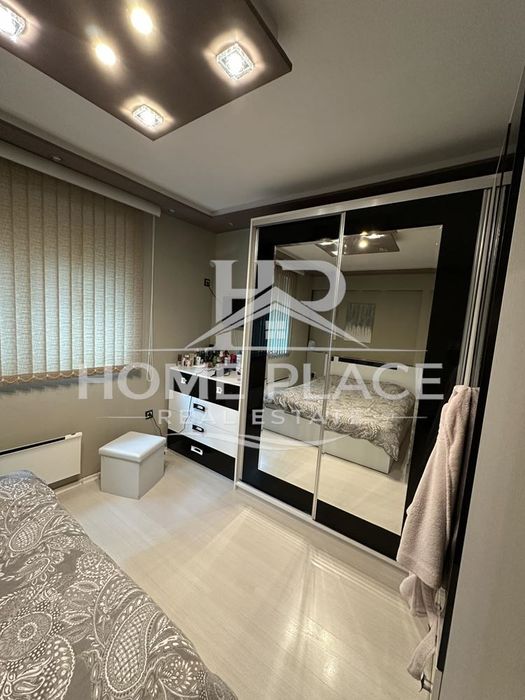 Къща на два етажа с веранда и лятна кухня в кв.Аспарухово.