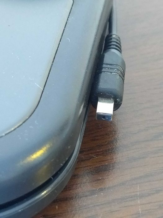 Продавам адаптер Samsung AA-E7 за видео камера,плоска букса