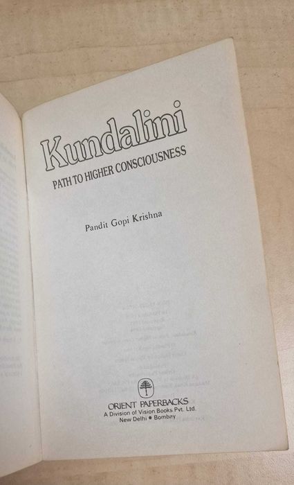 Kundalini: Path to Higher Consciousness” scris de Pandit Gopi Krishna