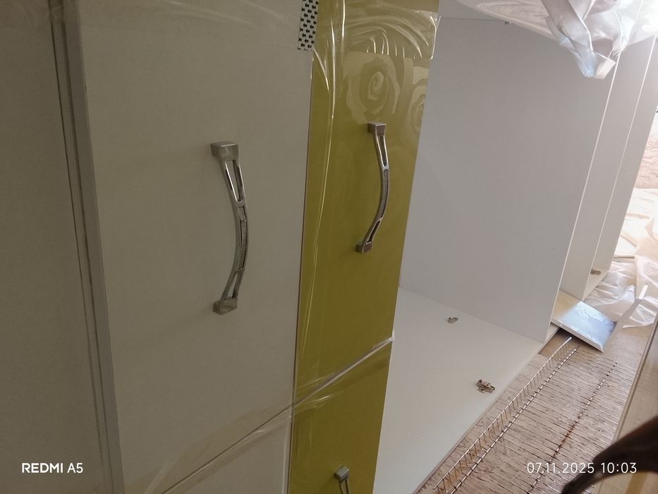 Шкаф двухстворчатый