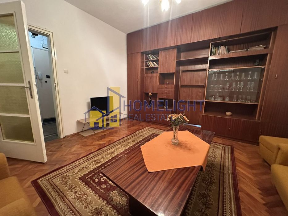 Тристаен апартамент в кв. Оборище