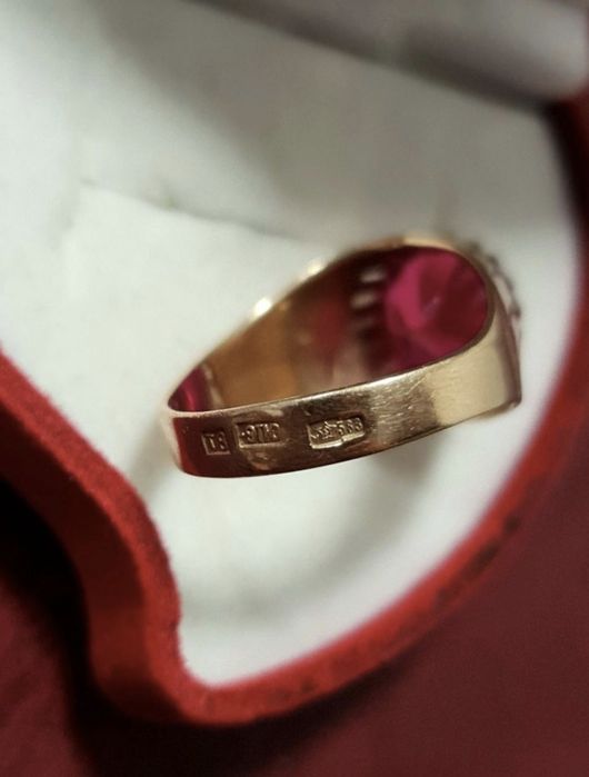 Золотое советское кольцо с рубином 583 пробы