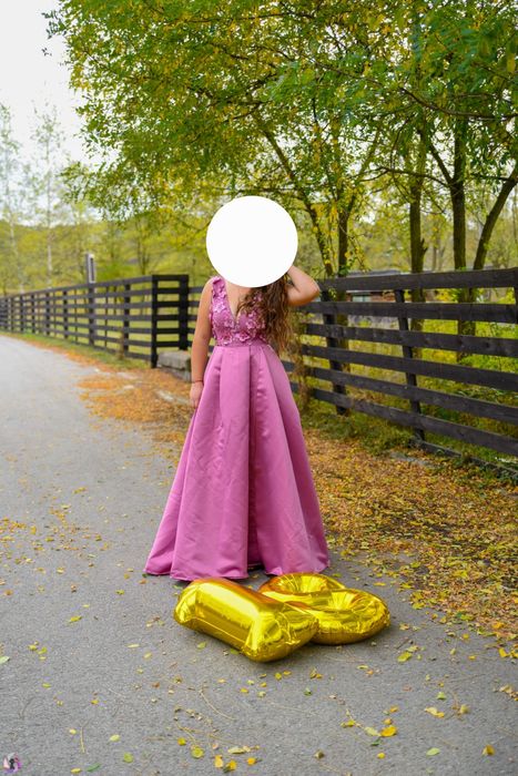 Vând rochie deosebită