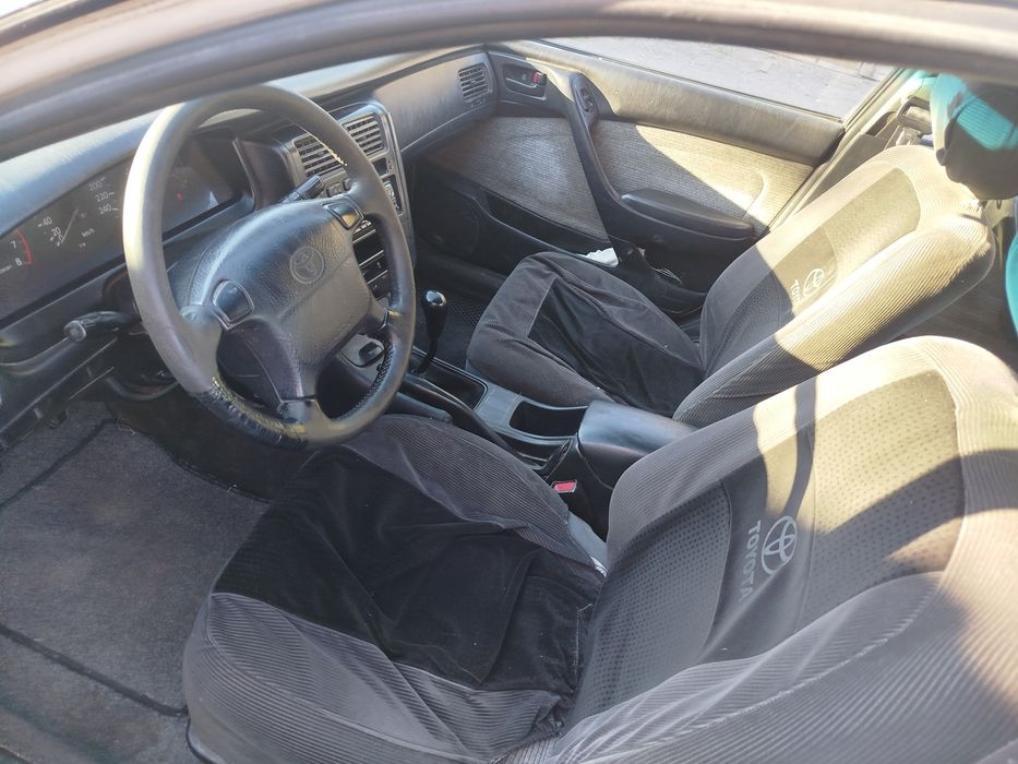 Автомобиль Тойота Карина е