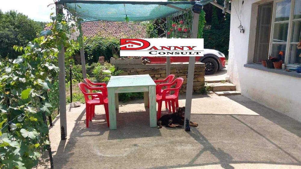 Двуетажна реновирана къща в с. Димча за продажба