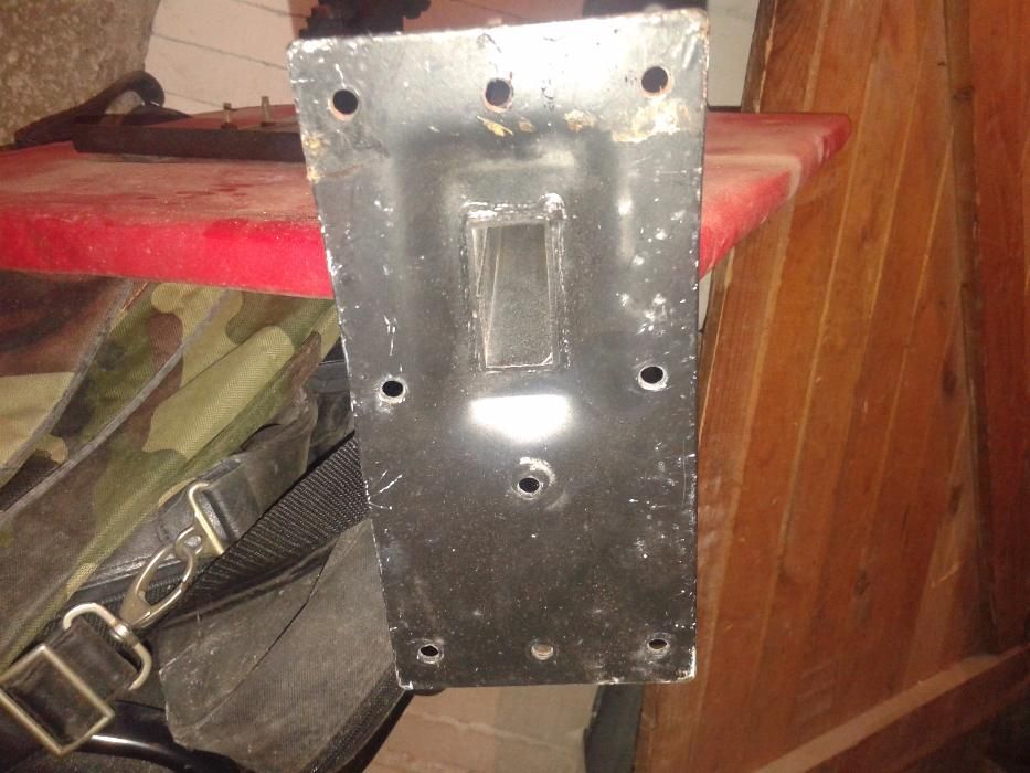 Продавам стойка за телевизор за стена