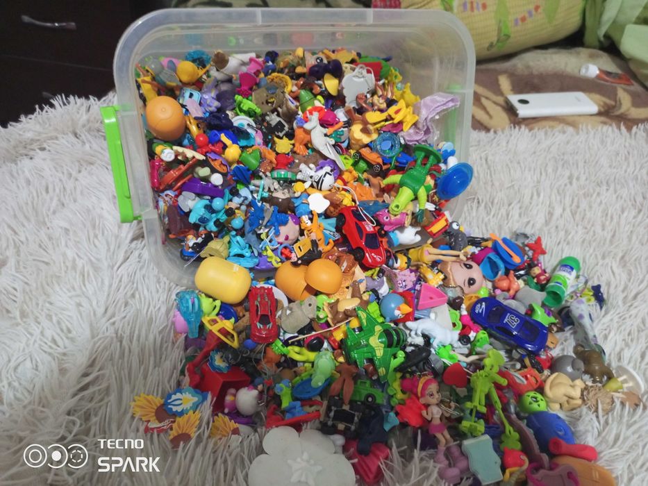 Киндер игрушки  детские яркие