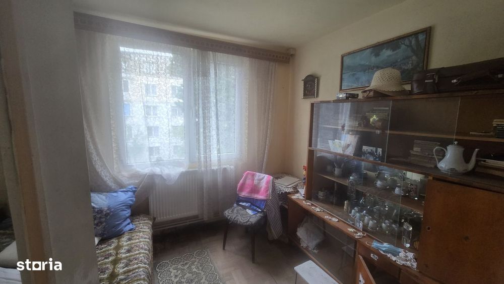 Vand apartament cu 3 camere et 2