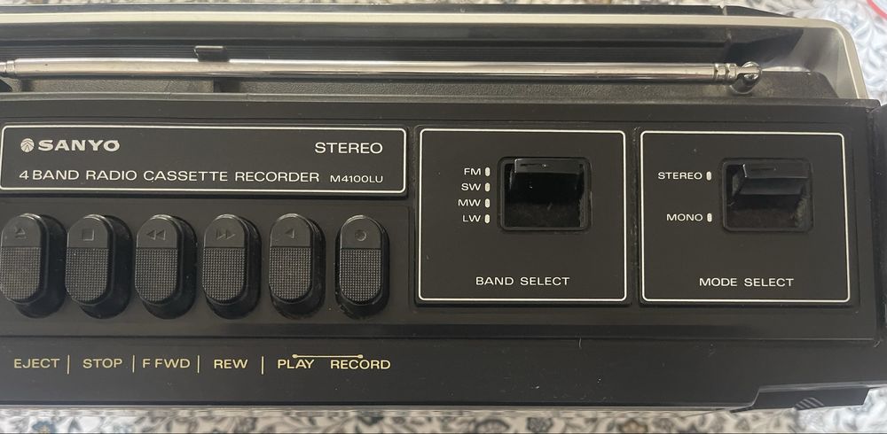 Vind radiocasetofon sanyo