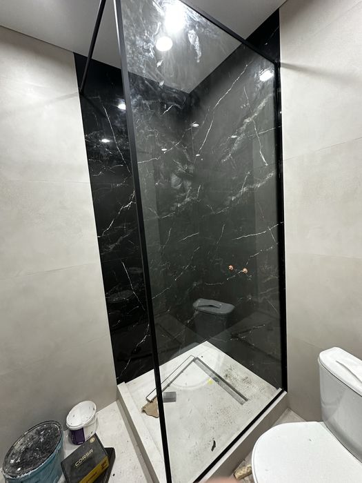 Стеклянные душевые кабинки