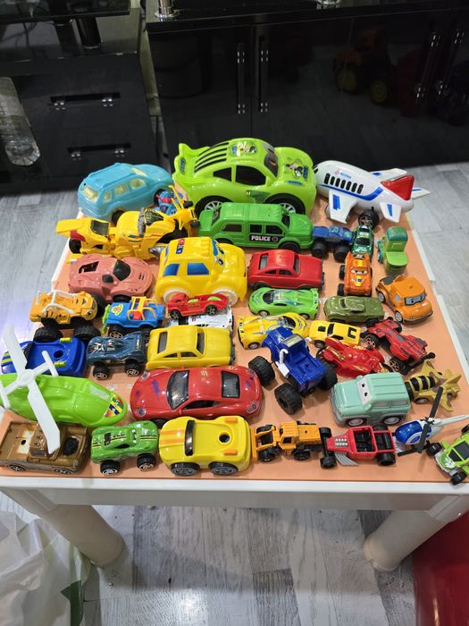 Игрушки машинки разные