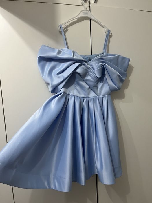 ПРОДАЮ вечернее нарядное платье!