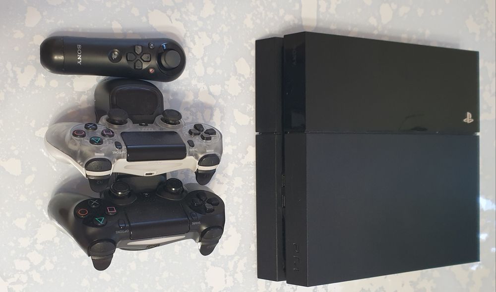 Vand PS4 cu 2 controlere