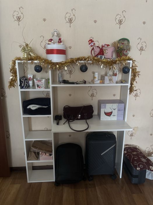 Продвм стол с полочками