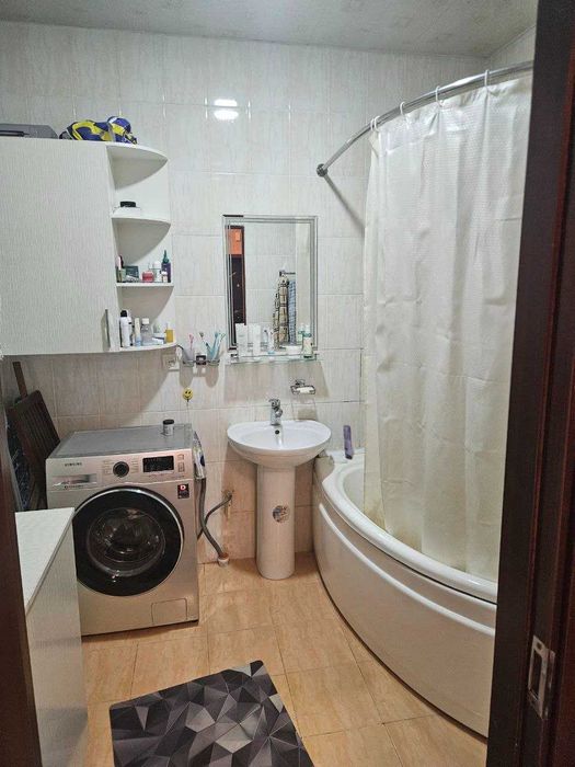 Продается 3 х комнатная квартира, Алмазарский район, по улице Нурофшон