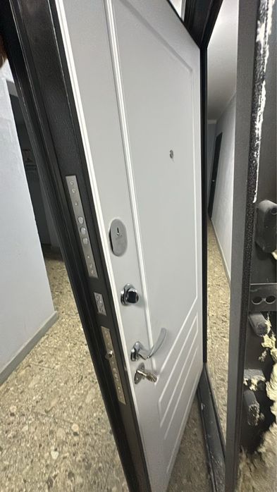 Дверь наружная для дома