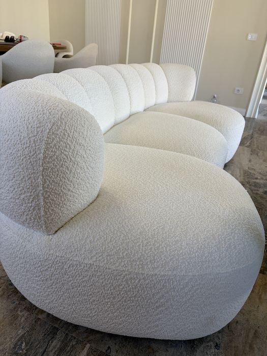 Canapea boucle alba