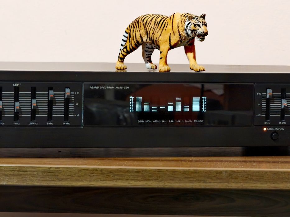 Sony SEQ-411. Egalizator valoros. Date tehnice mari. Preț fix !