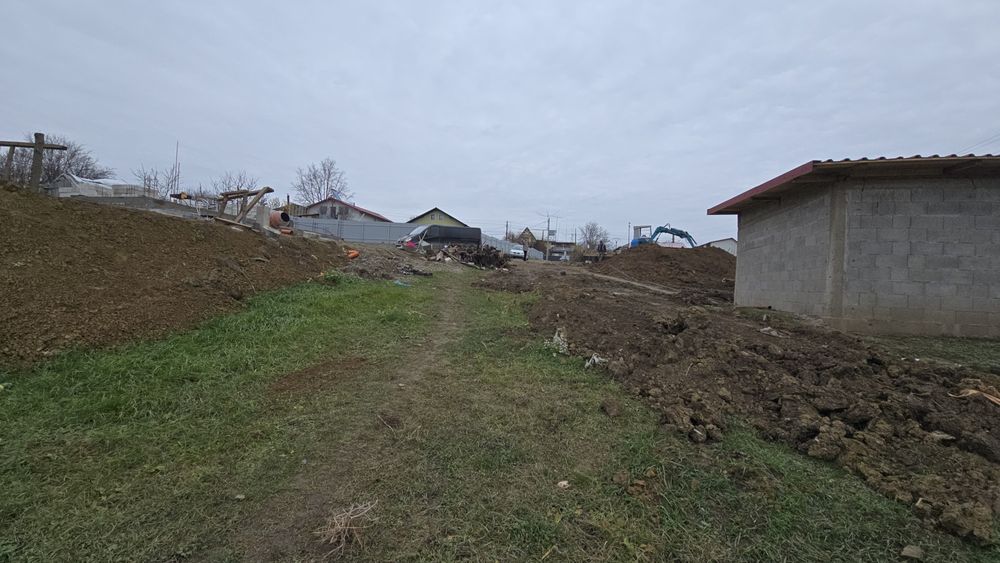 Vand teren intravilan cu utilati