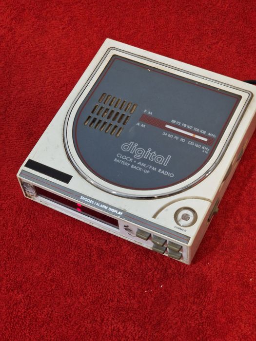 Radio cu afișaj digital  defect