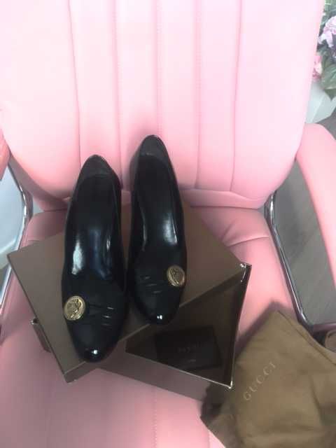 Черни, дамски етествена кожа обувки Gucci номер 40 C