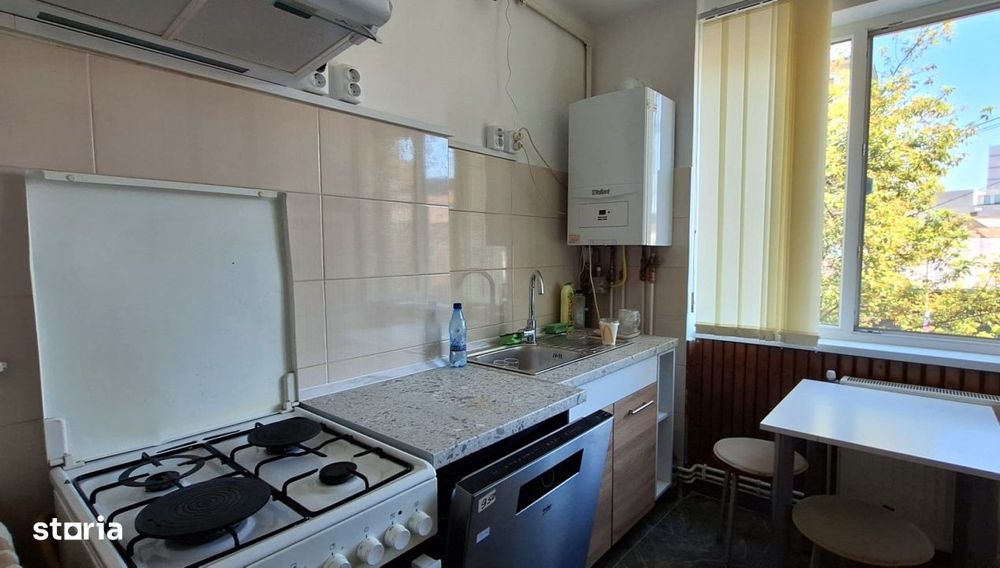 Inchiriere 2 camere semidecomandate, centru, finisate modern
