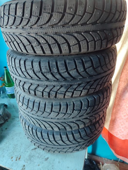 Продам резину на 15 .5тыс за балон