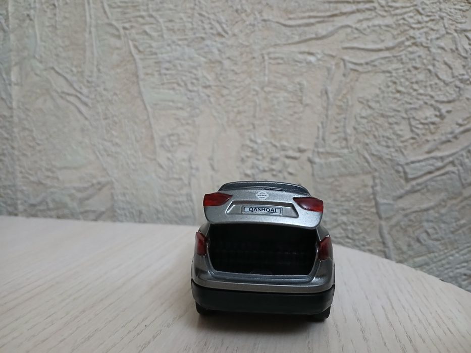 Машинка металлическая