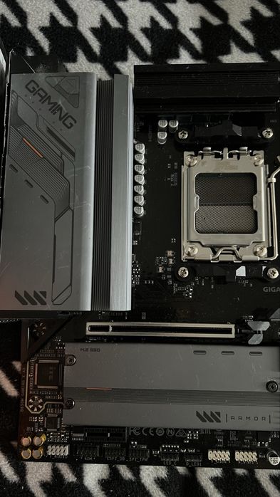Placa de baza Gigabyte rev 1.3  b450– Pin indoit socket / Pentru reparatie sau piese